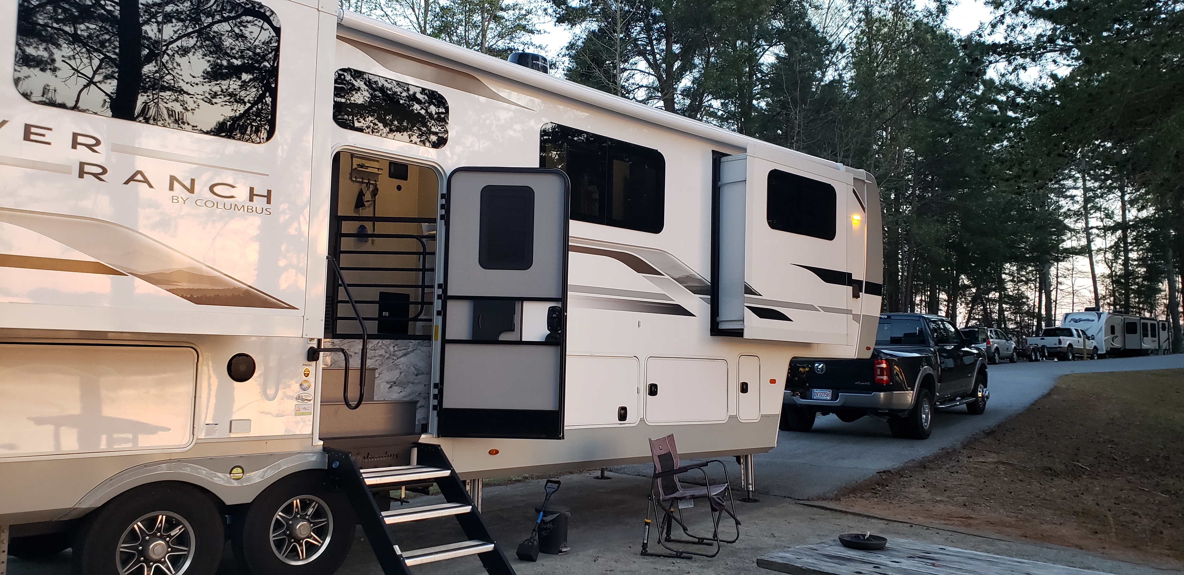 Motorhome or RV Trailer? The Ultimate Guide to Classes and Styles