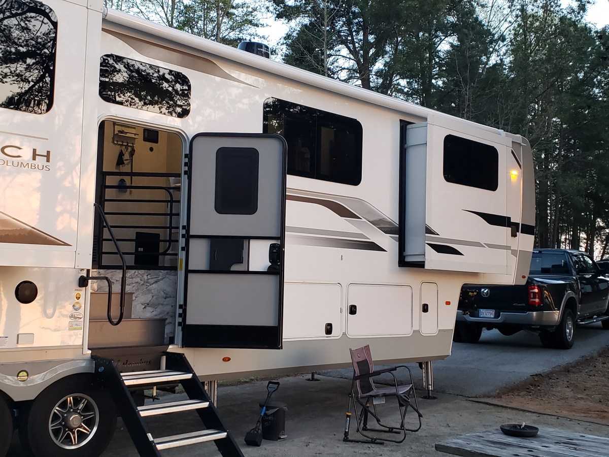Motorhome or RV Trailer? Classes and&nbsp;Styles
